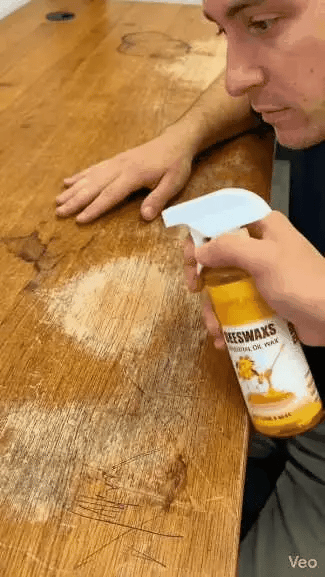 Restaurați Mobilierul cu Spray-ul nostru cu Ceară de Albine-120ml de Strălucire